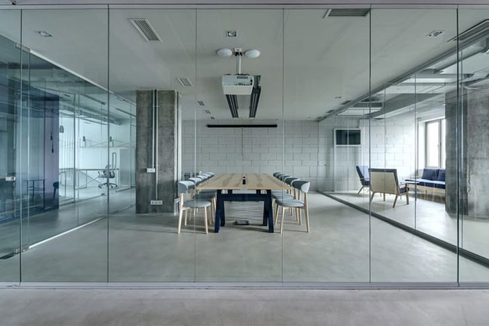 چرا اجرای پارتیشن اداری بخش مهمی از طراحی داخلی فضاهای کاری است؟