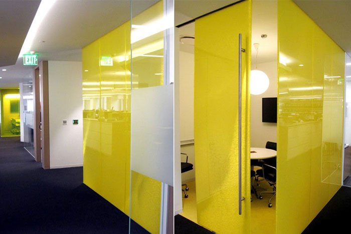 پارتیشن اداری شیشه ای رنگی