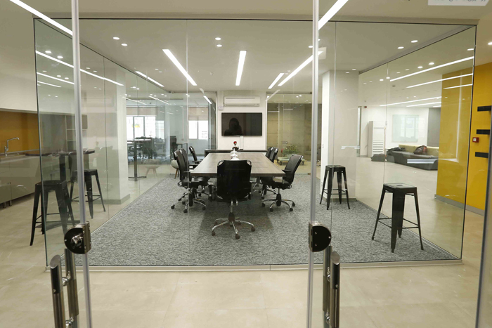 هماهنگ کردن پارتیشن اداری با سبک های مختلف معماری