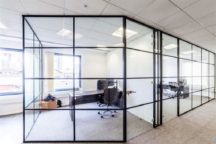 پارتیشن اداری شیشه ای به سبک صنعتی
