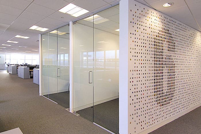 بهبود فضای کاری به کمک پارتیشن اداری و سقف کاذب