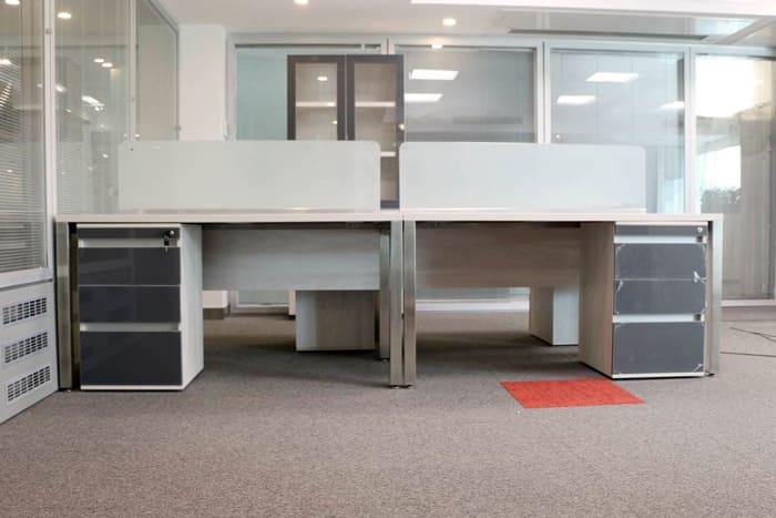 اجرای پارتیشن اداری میز در بانک گردشگری