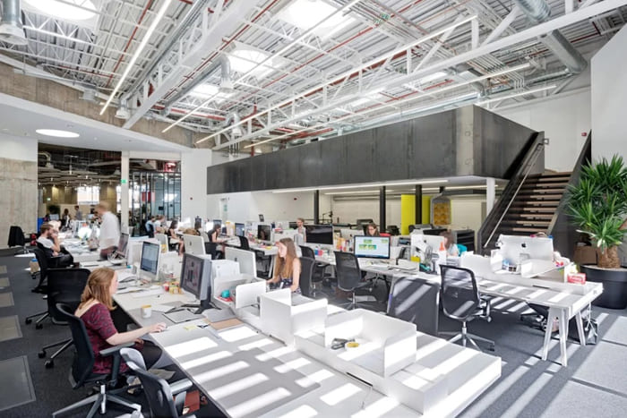 بررسی روندهای طراحی اداری که تاثیر منفی بر عملکرد کارکنان دارند